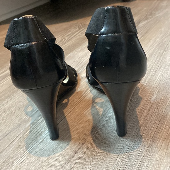 Bandolino Black Wedged High Heels Elastic Crisscrossing Straps Size 8M - Picture 5 of 13